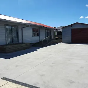  Holiday home Folia Domus Nz, Redwoods, Mbt